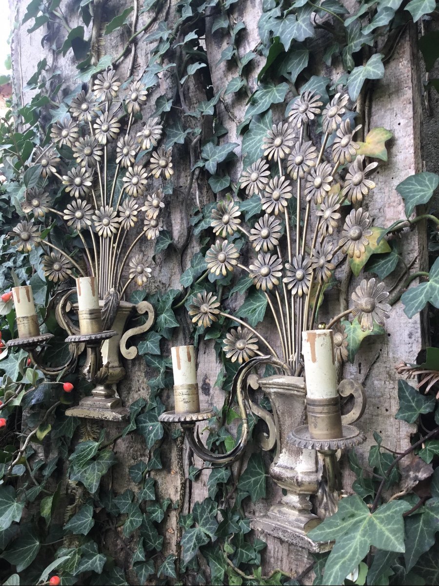 Pair Of Silver Sconces With Bouquets Of Daisies-photo-4