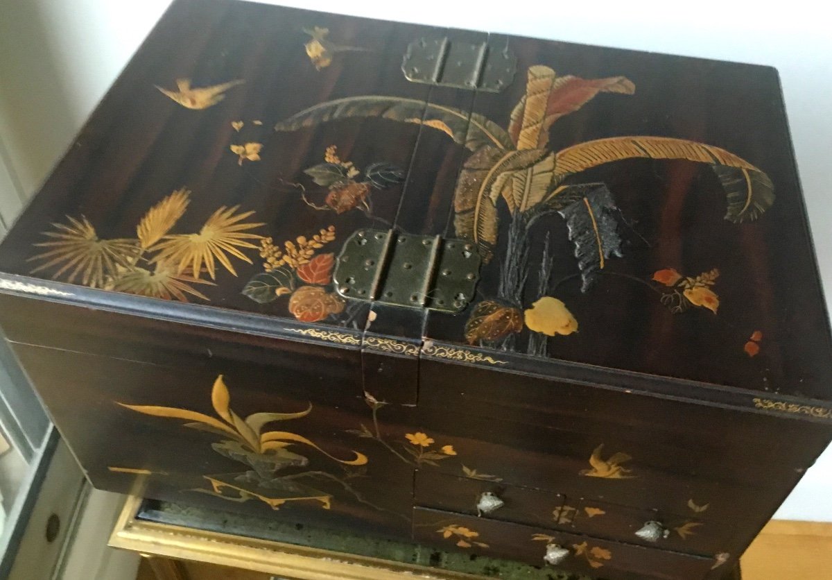 Japanese Lacquer Compartment Box. Meiji Period.