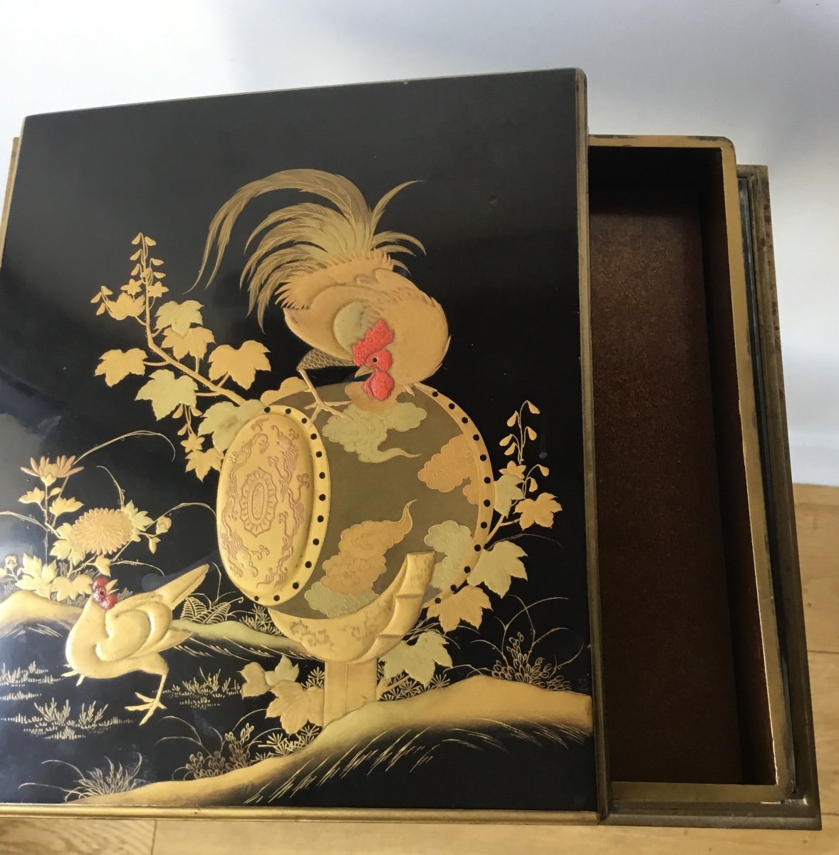 Japanese Lacquer Box Decorated With Roosters In The Drum-photo-4