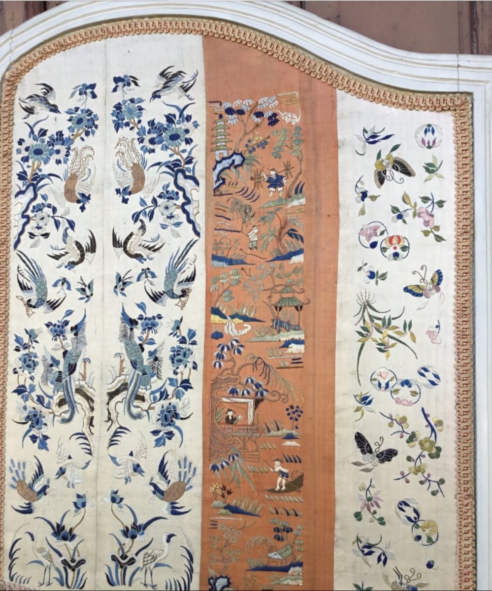 Panels Of Woodwork Decorated With Fine Chinese Embroidery-photo-2