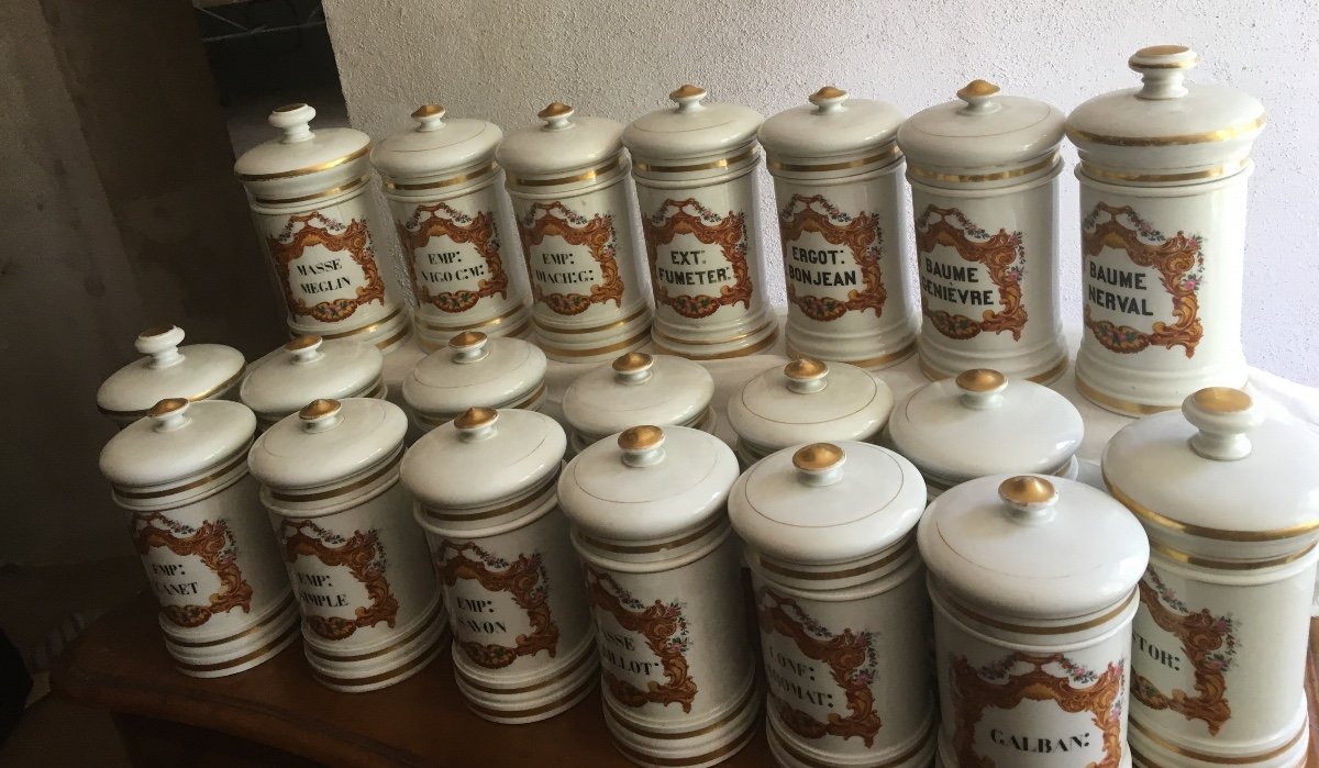 Collection Of 20 Faience Pharmacy Pots-photo-1