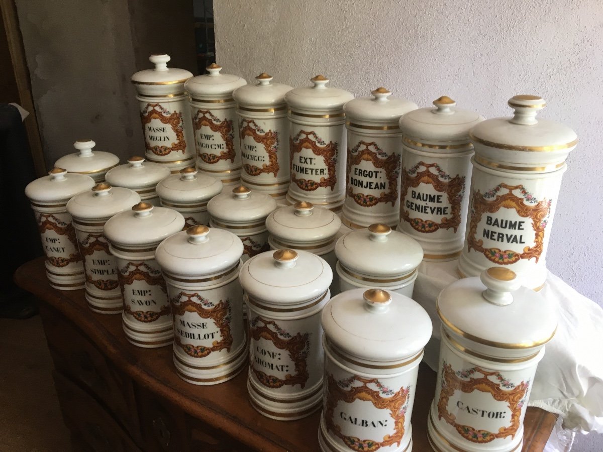 Collection Of 20 Faience Pharmacy Pots-photo-3