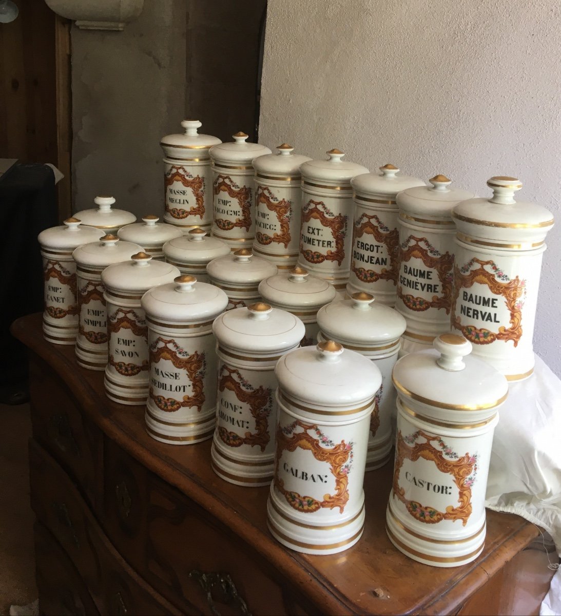 Collection Of 20 Faience Pharmacy Pots-photo-4