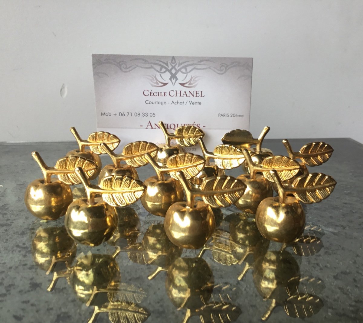 Golden Metal Apple Menu Holder-photo-4