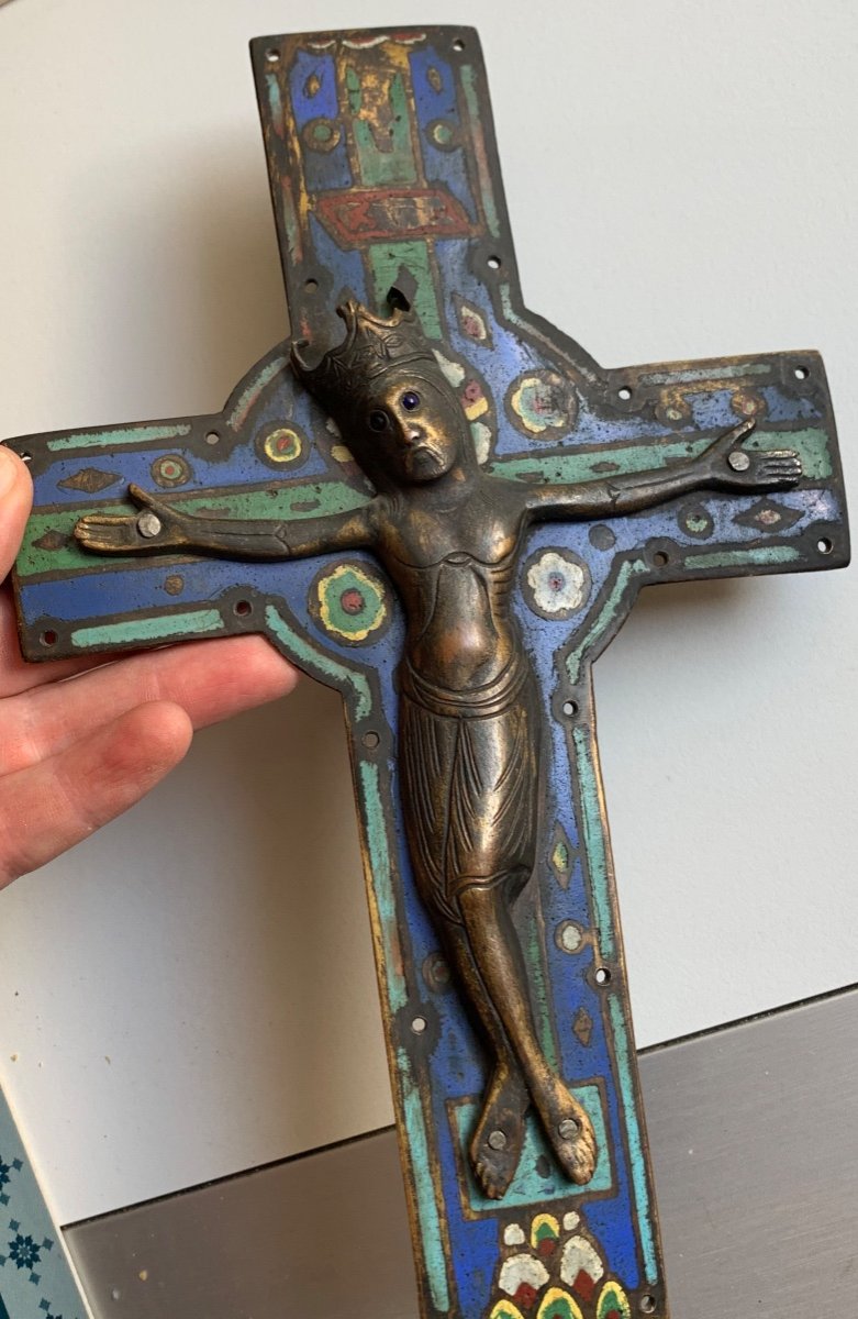 Rare Croix Avec Christ En Cuivre Et émaux Champlevés-photo-4