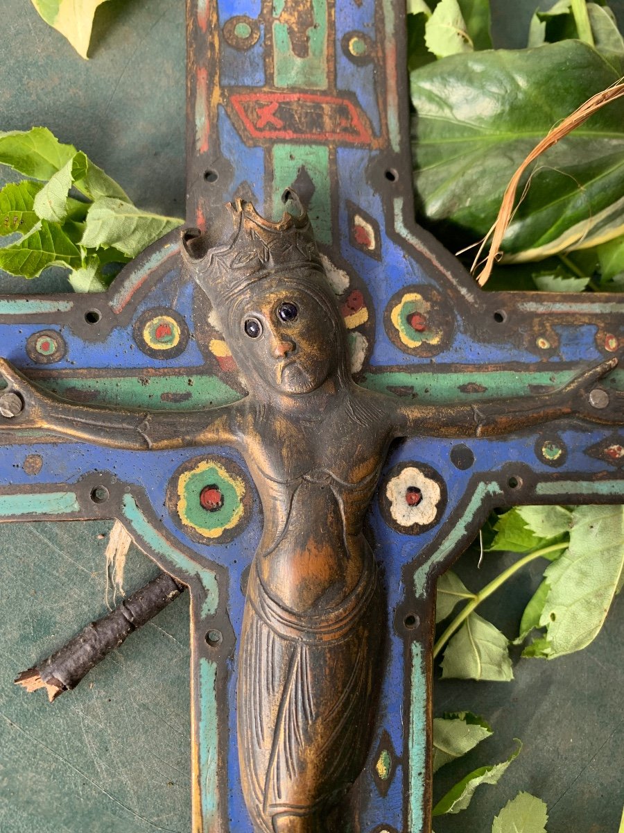 Rare Croix Avec Christ En Cuivre Et émaux Champlevés-photo-5