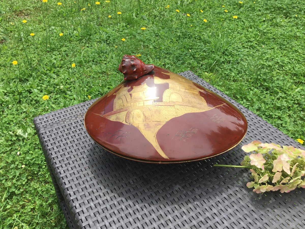 Lacquered Shell-shaped Box Decorated On All Sides -photo-3