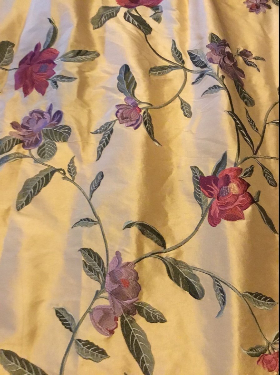 Pair Of Double Gold Silk Curtains Embroidered With Flowers 