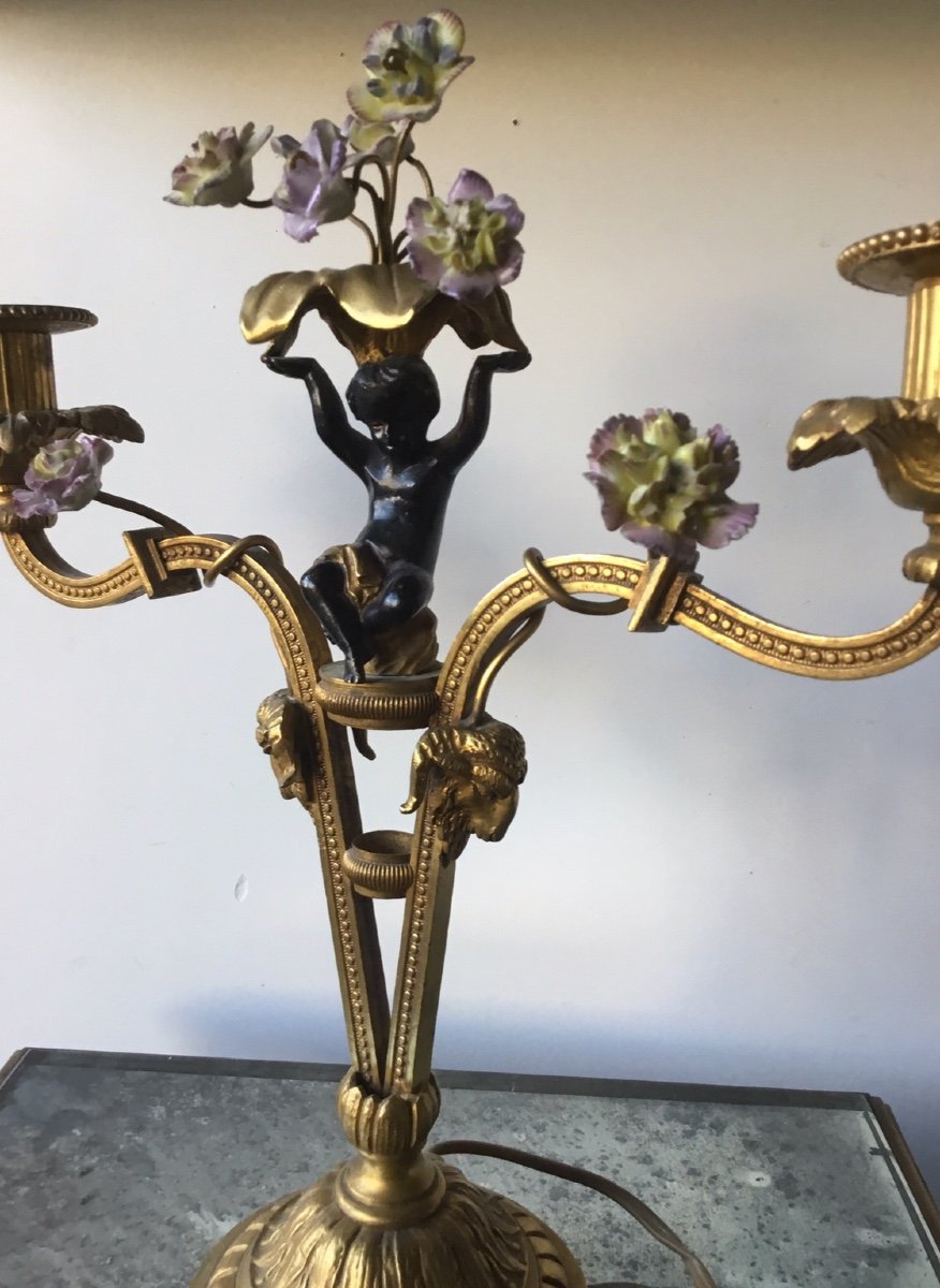 Pied De Lampe En Bronze Doré Au Putto à Deux Feux 