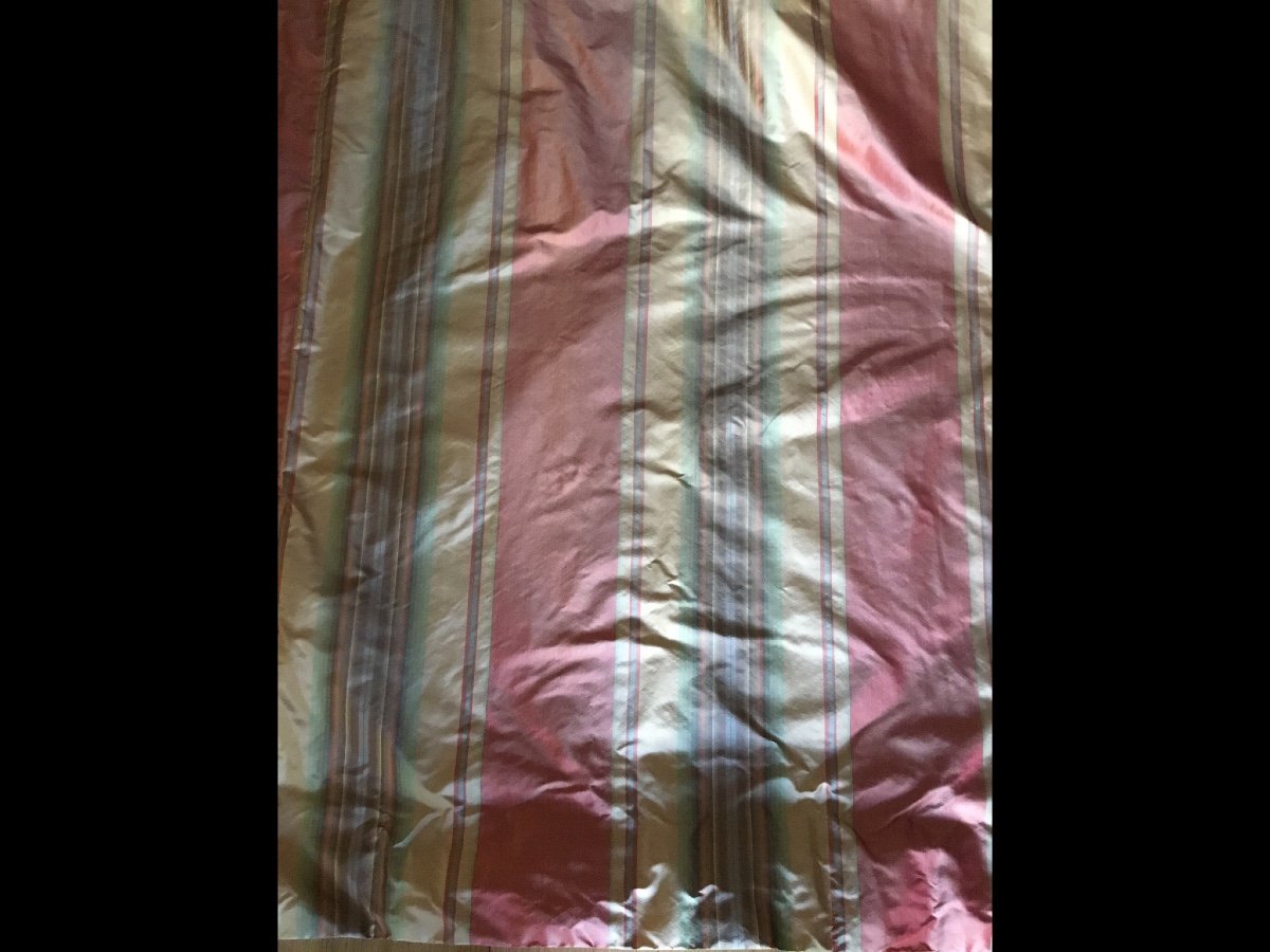 The Pair Of Double Silky Curtains In Powdery Colors -photo-4