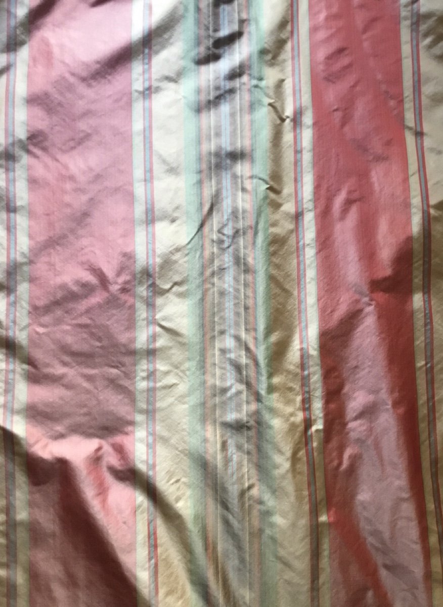 The Pair Of Double Silky Curtains In Powdery Colors -photo-2