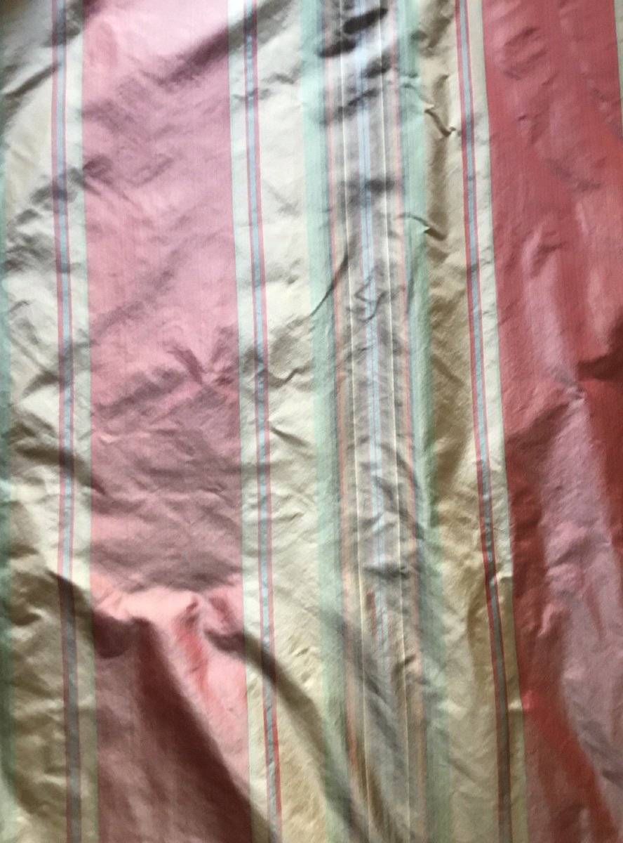 The Pair Of Double Silky Curtains In Powdery Colors -photo-3