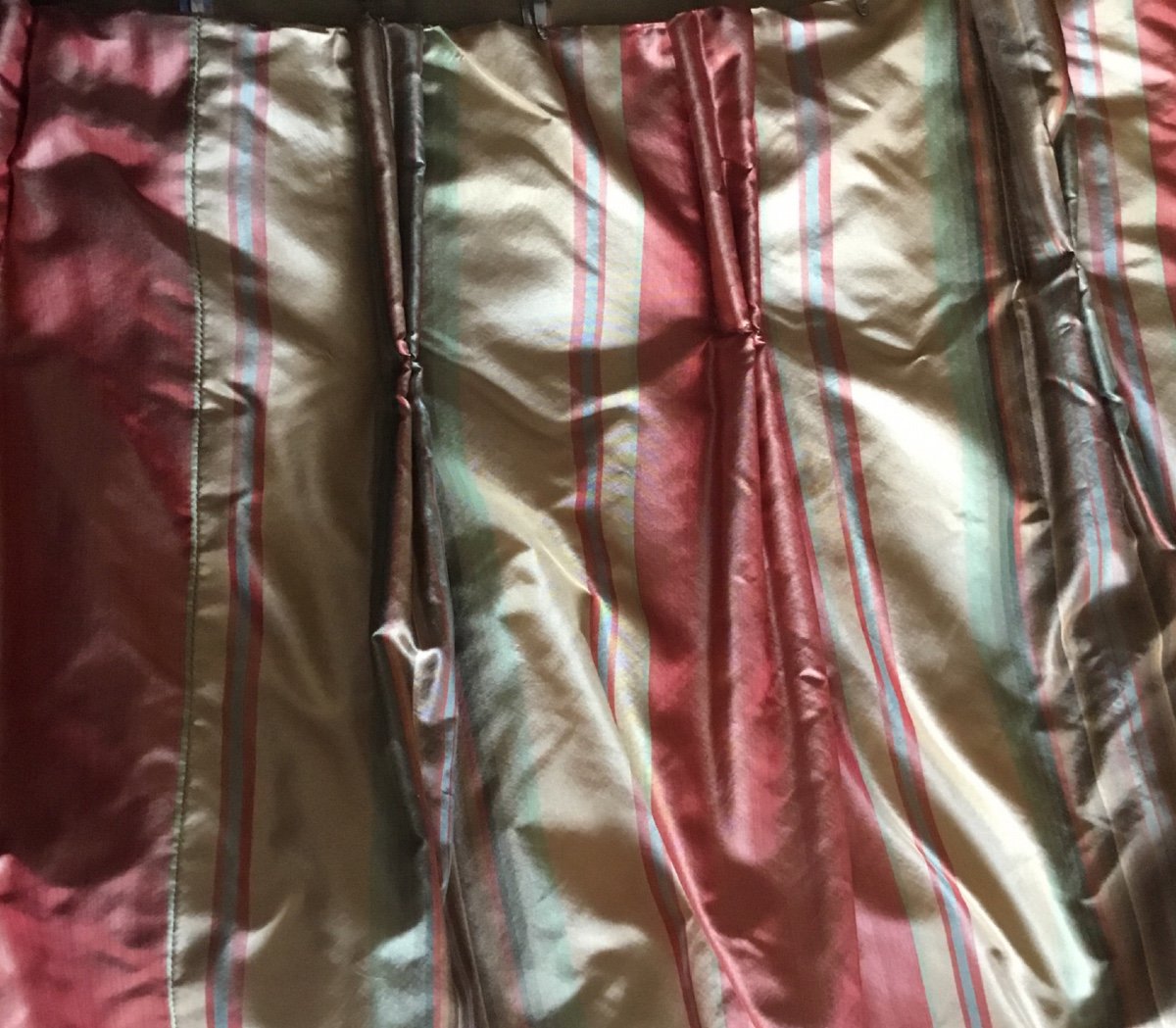 The Pair Of Double Silky Curtains In Powdery Colors 