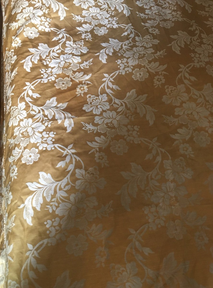 Small Gold Silk Single Bedspread -photo-2