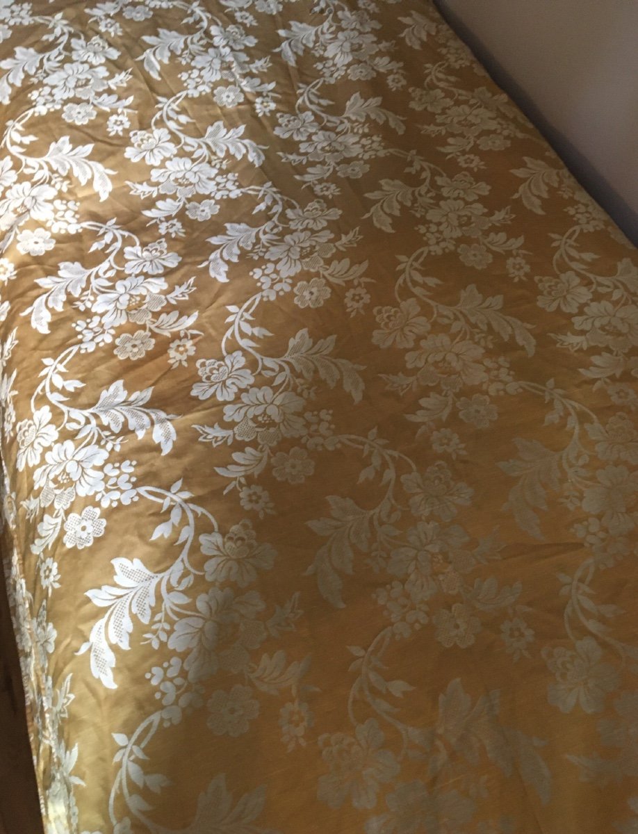 Small Gold Silk Single Bedspread -photo-3