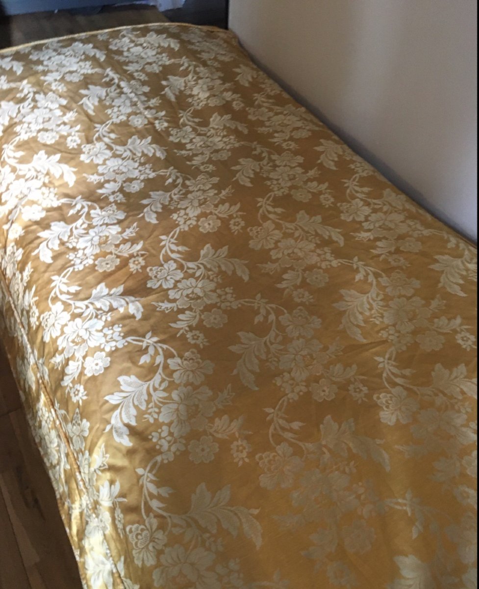 Small Gold Silk Single Bedspread -photo-4