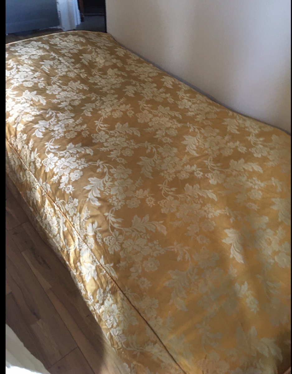 Small Gold Silk Single Bedspread -photo-1