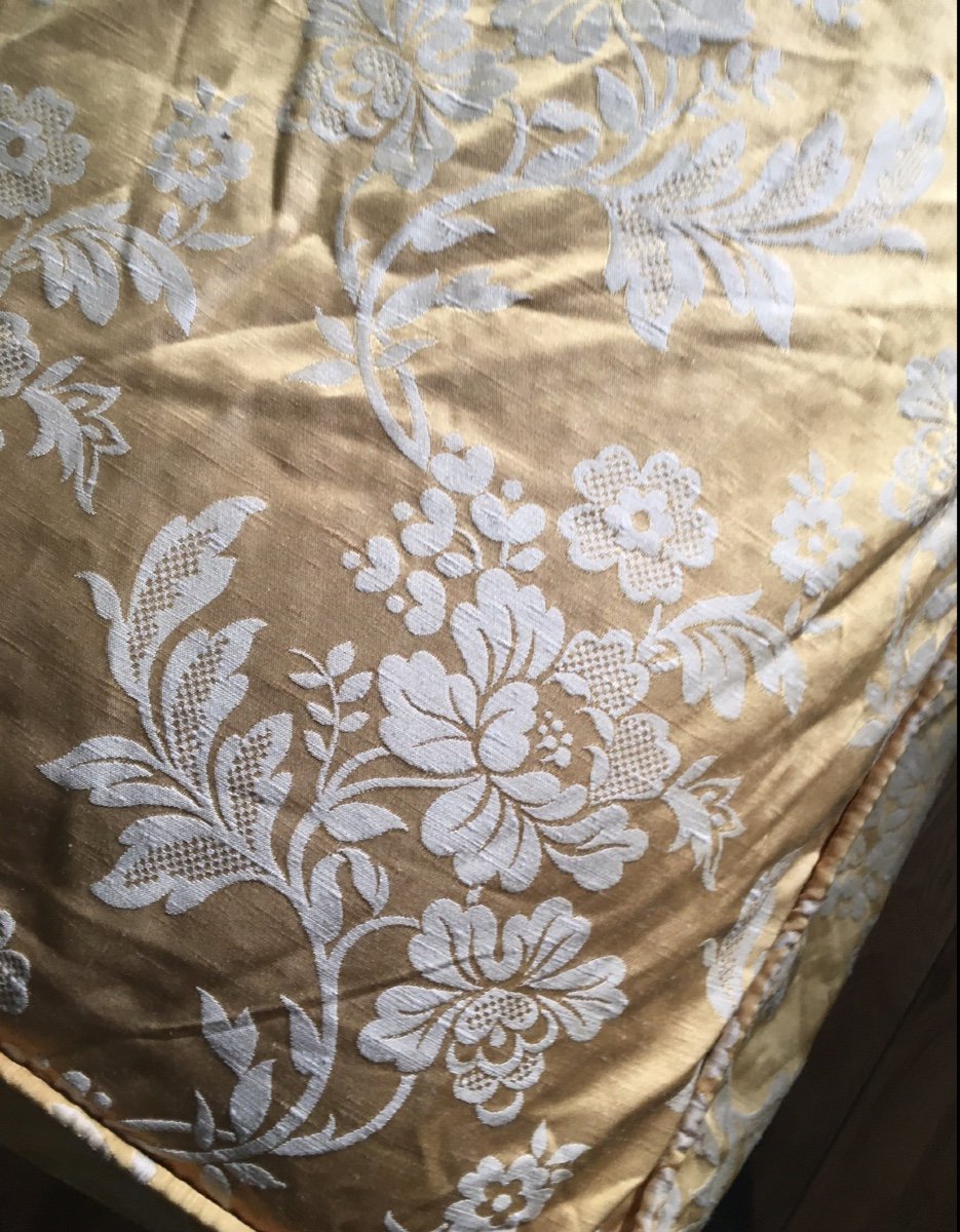 Small Gold Silk Single Bedspread -photo-2