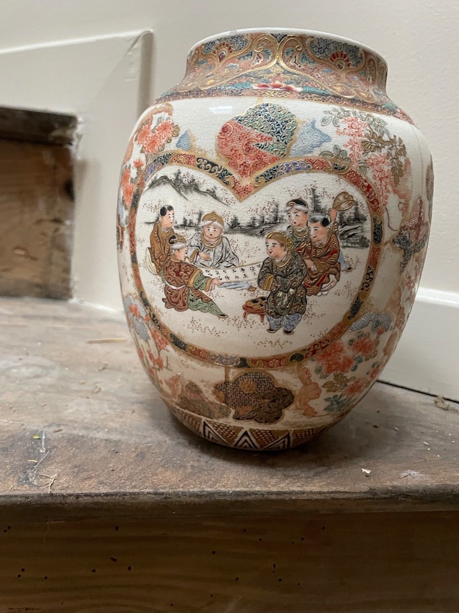 Small Satsuma Vase, Children's Decor -photo-3