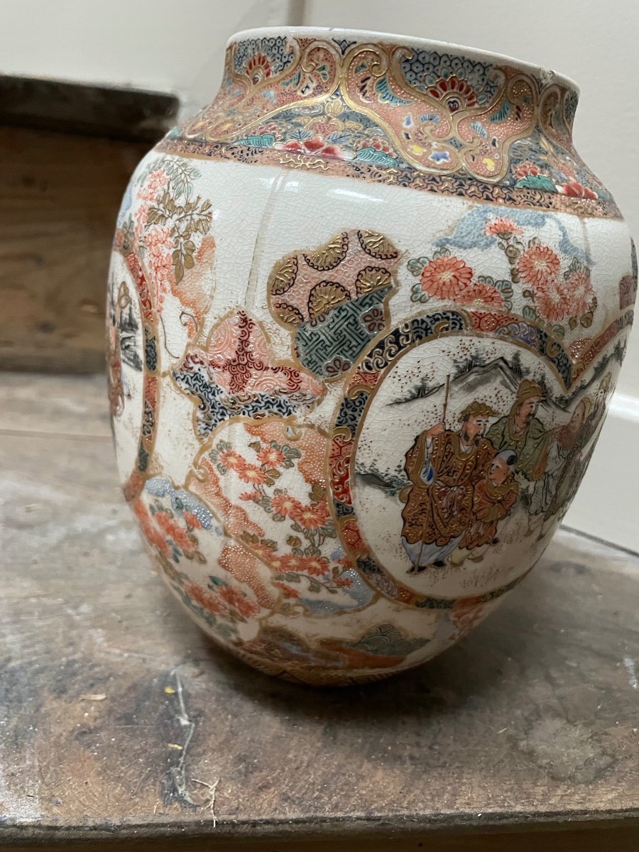 Small Satsuma Vase, Children's Decor -photo-2