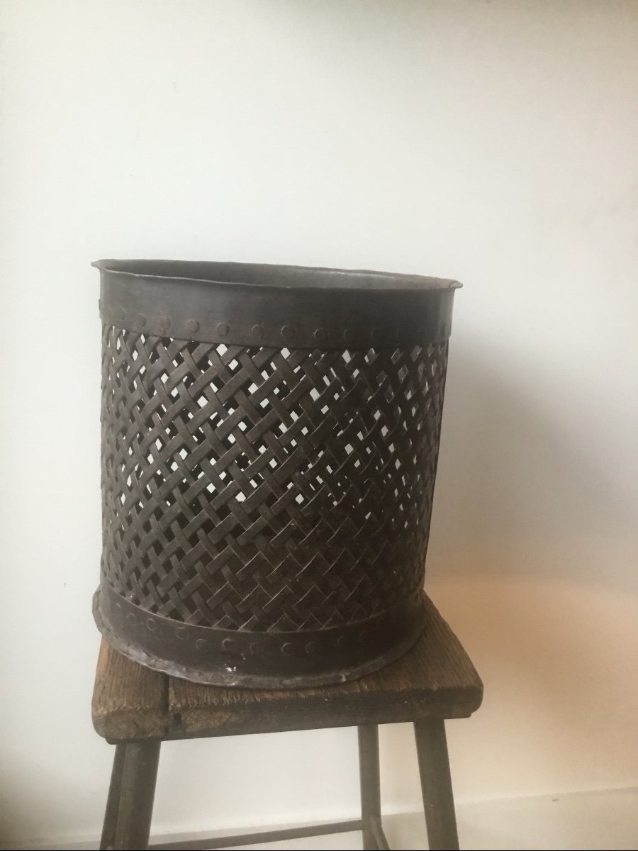 Tightly Woven Iron Waste Paper Basket-photo-2