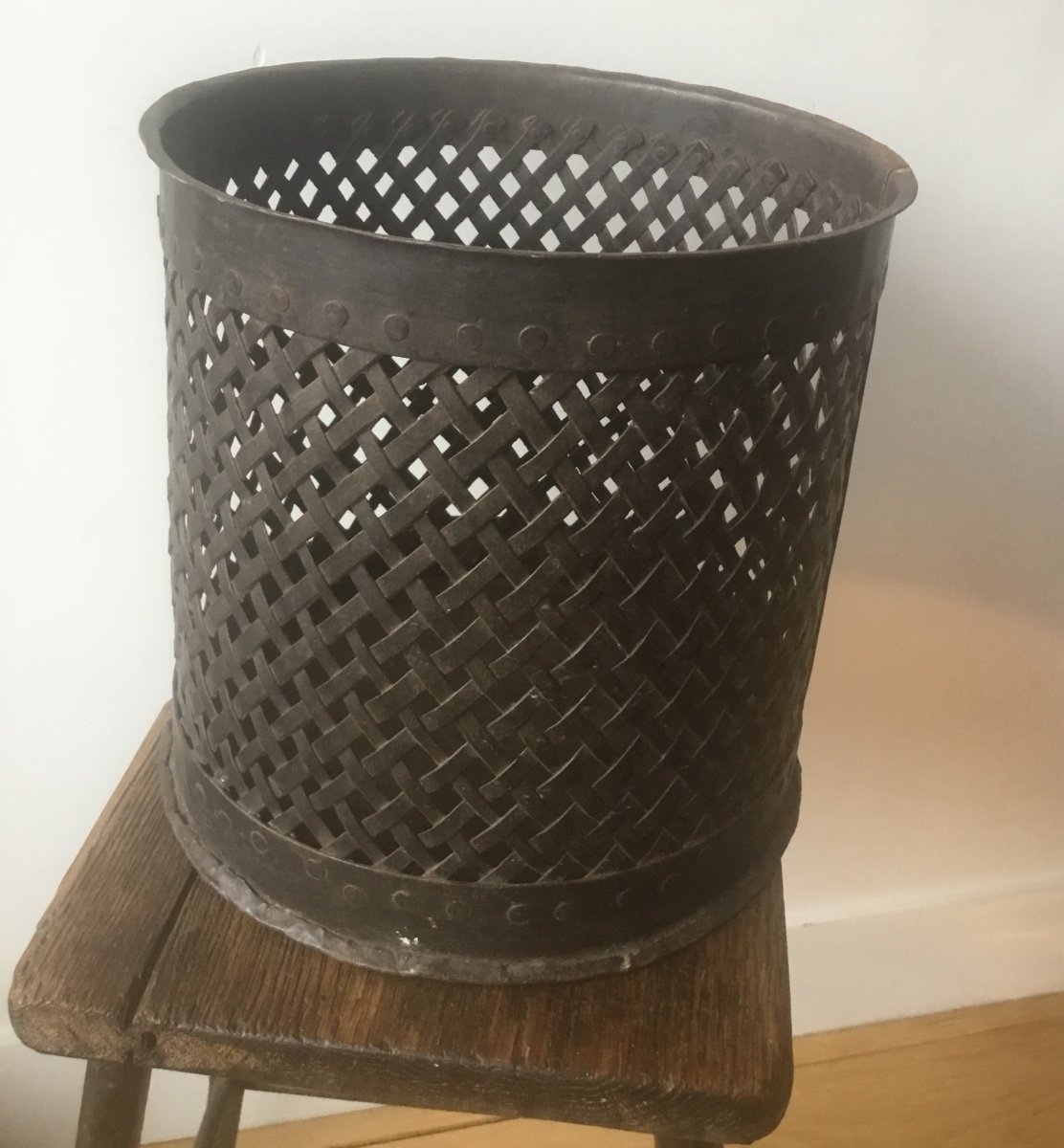 Tightly Woven Iron Waste Paper Basket-photo-4