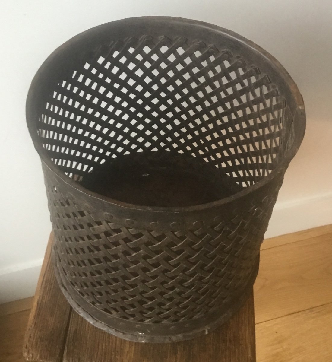 Tightly Woven Iron Waste Paper Basket-photo-3