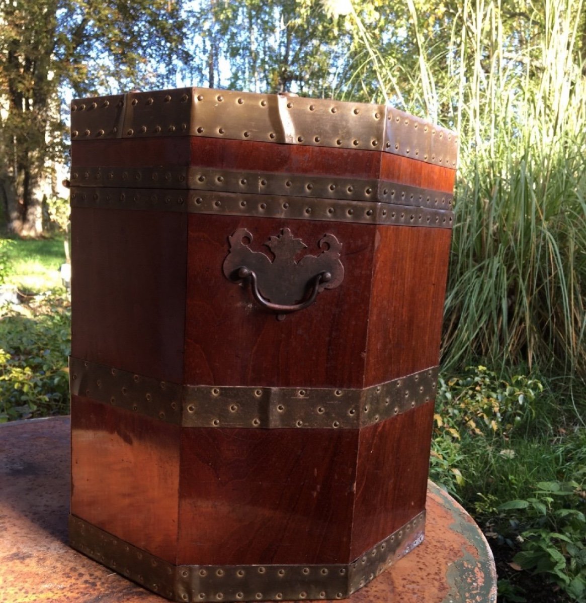 Deep English Octagonal Chest And Wood Circled With Brass-photo-4