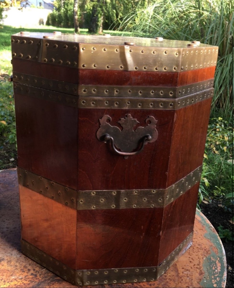 Deep English Octagonal Chest And Wood Circled With Brass-photo-6