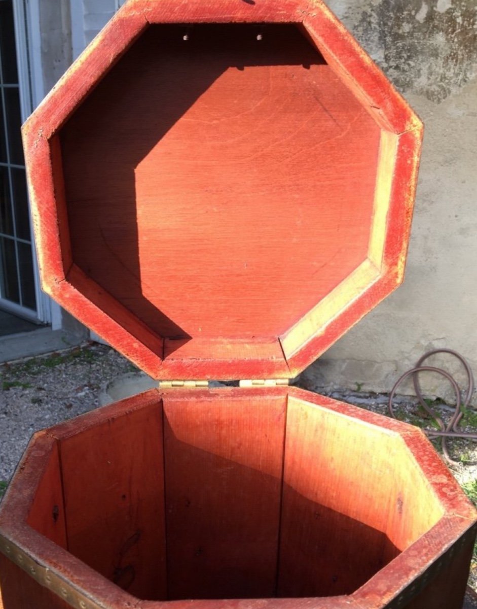 Deep English Octagonal Chest And Wood Circled With Brass-photo-7