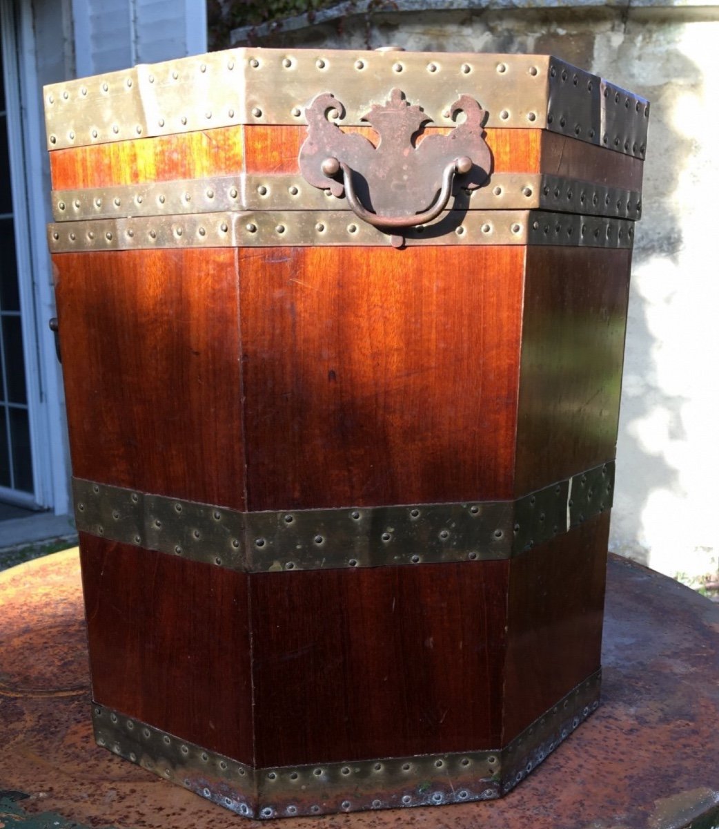 Deep English Octagonal Chest And Wood Circled With Brass