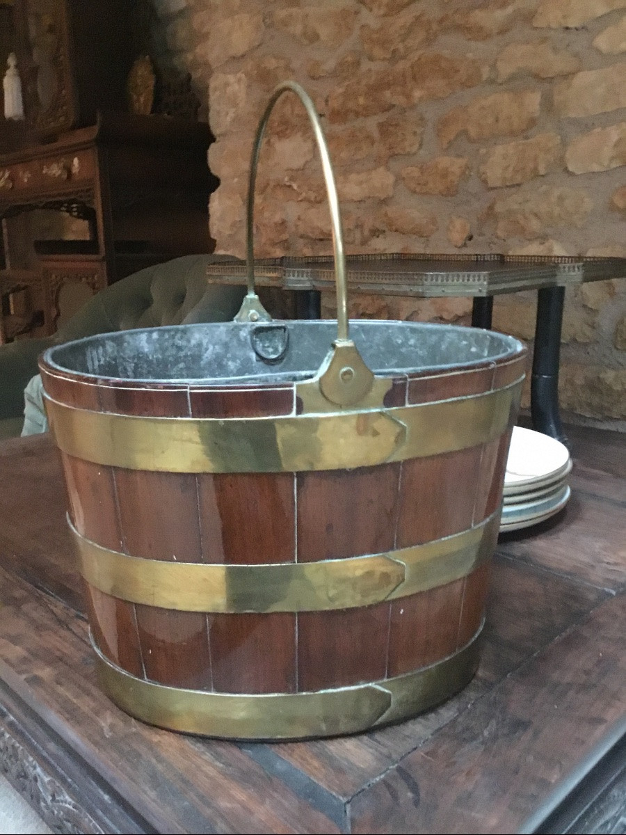 English Georgian Mahogany Curved Brass Coal Scuttle With Liner-photo-2