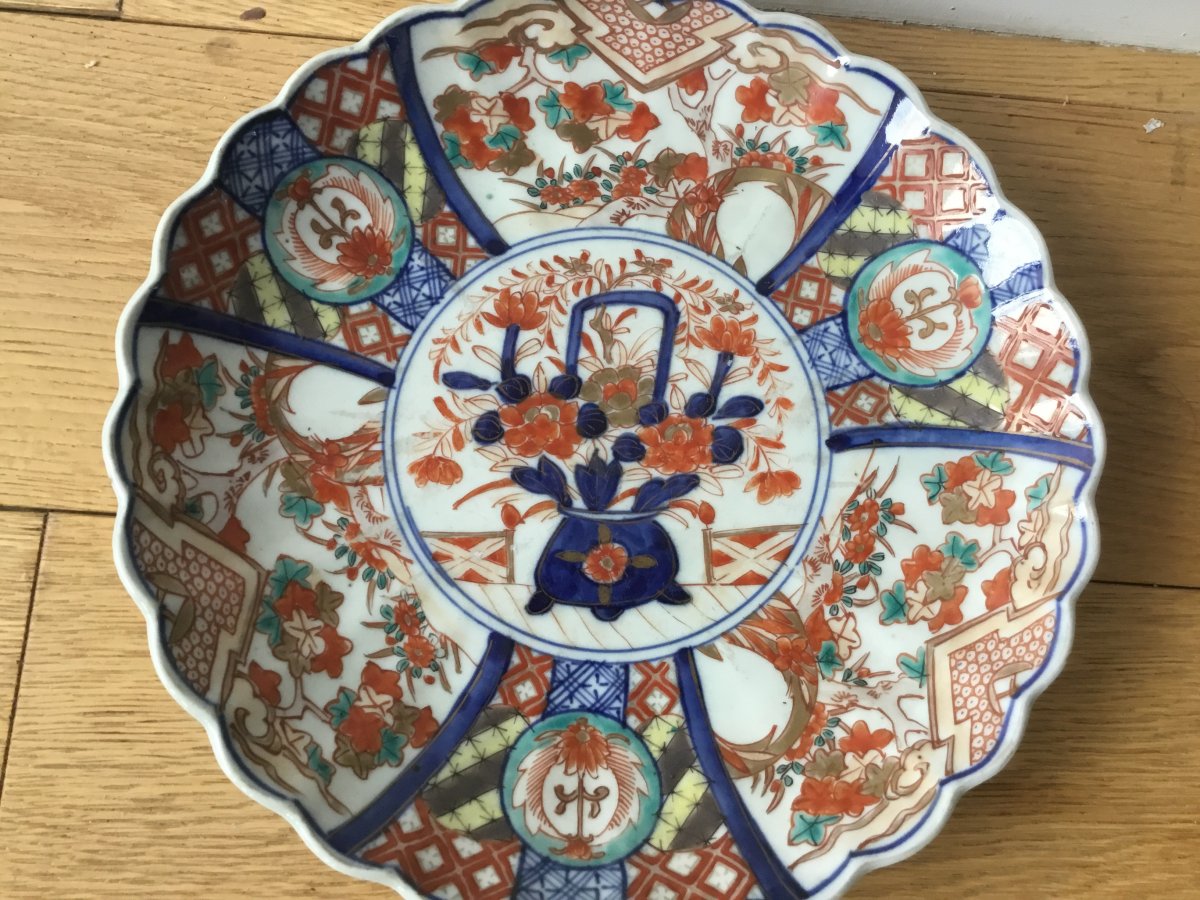 Petit Plat Imari Au Contour Polylobé, XIXème