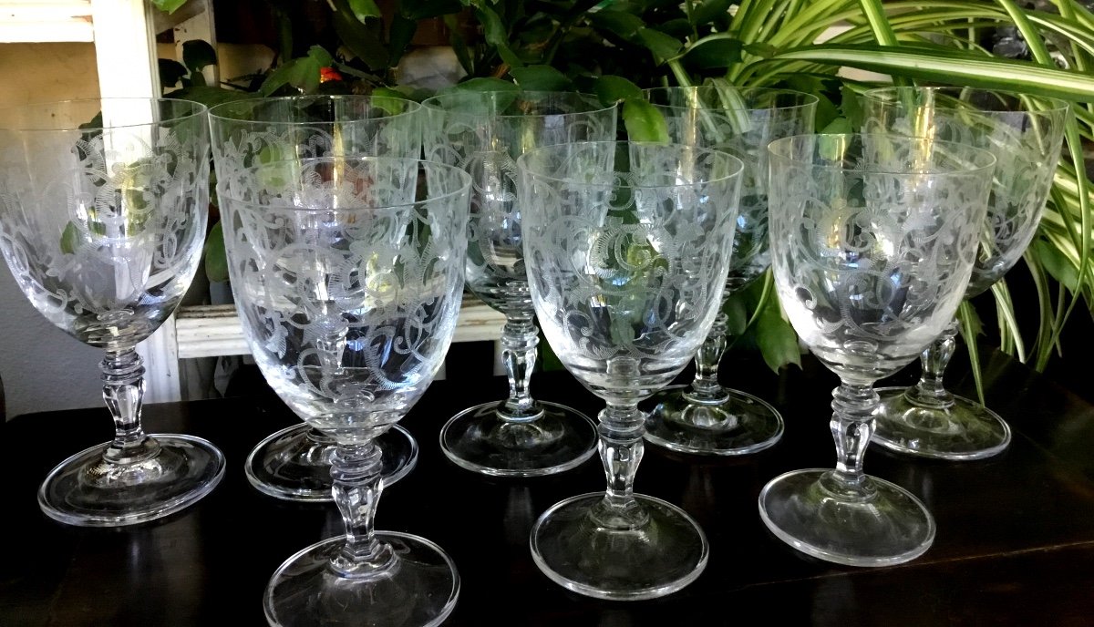 8 Crystal Glasses Engraved With Interlacing