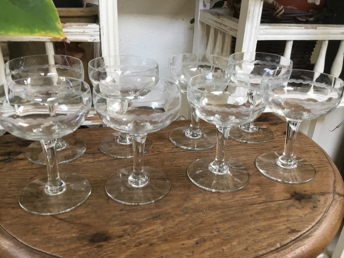 Suite Of Eight Engraved Crystal Champagne Cups-photo-2