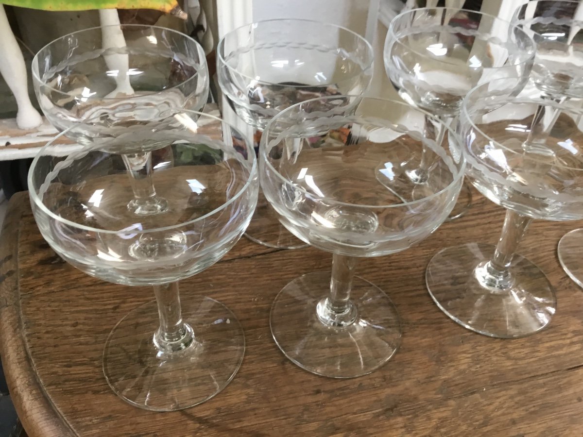 Suite Of Eight Engraved Crystal Champagne Cups-photo-4