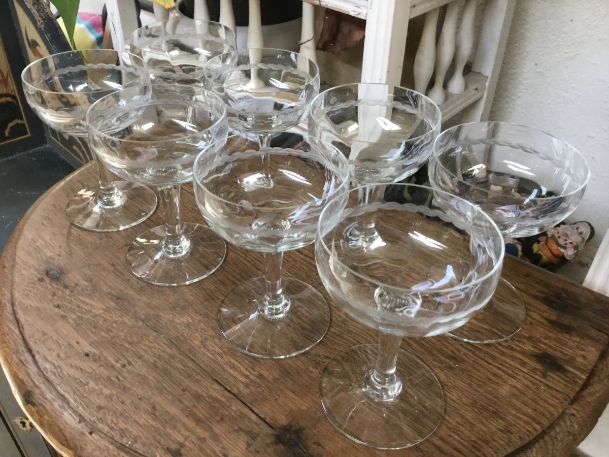 Suite Of Eight Engraved Crystal Champagne Cups-photo-2