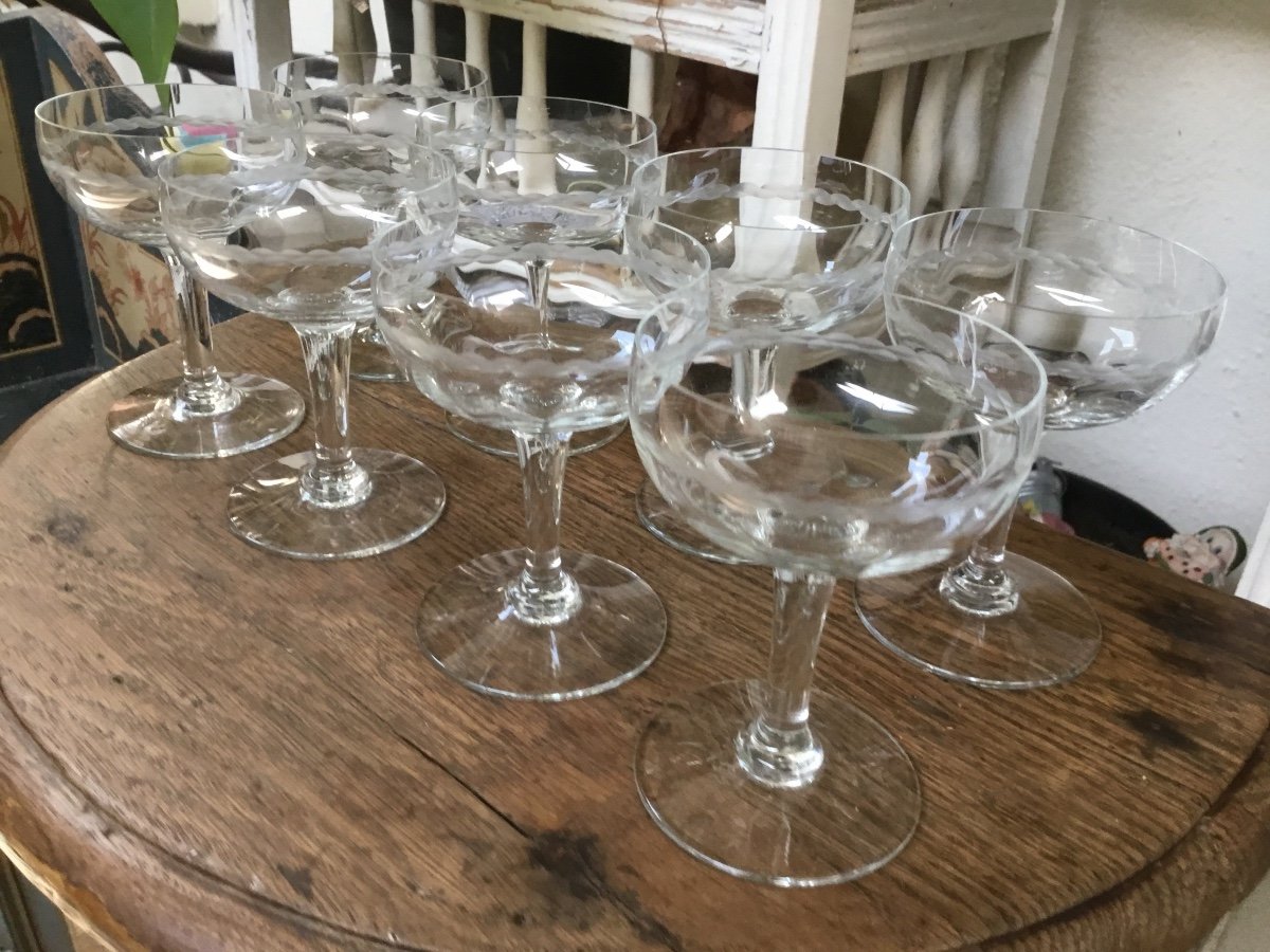 Suite Of Eight Engraved Crystal Champagne Cups-photo-3