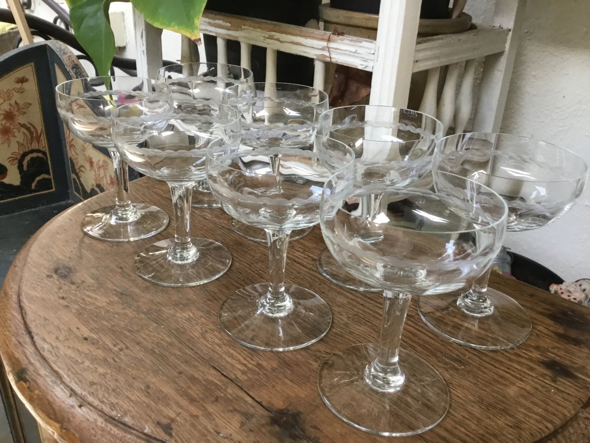 Suite Of Eight Engraved Crystal Champagne Cups-photo-4