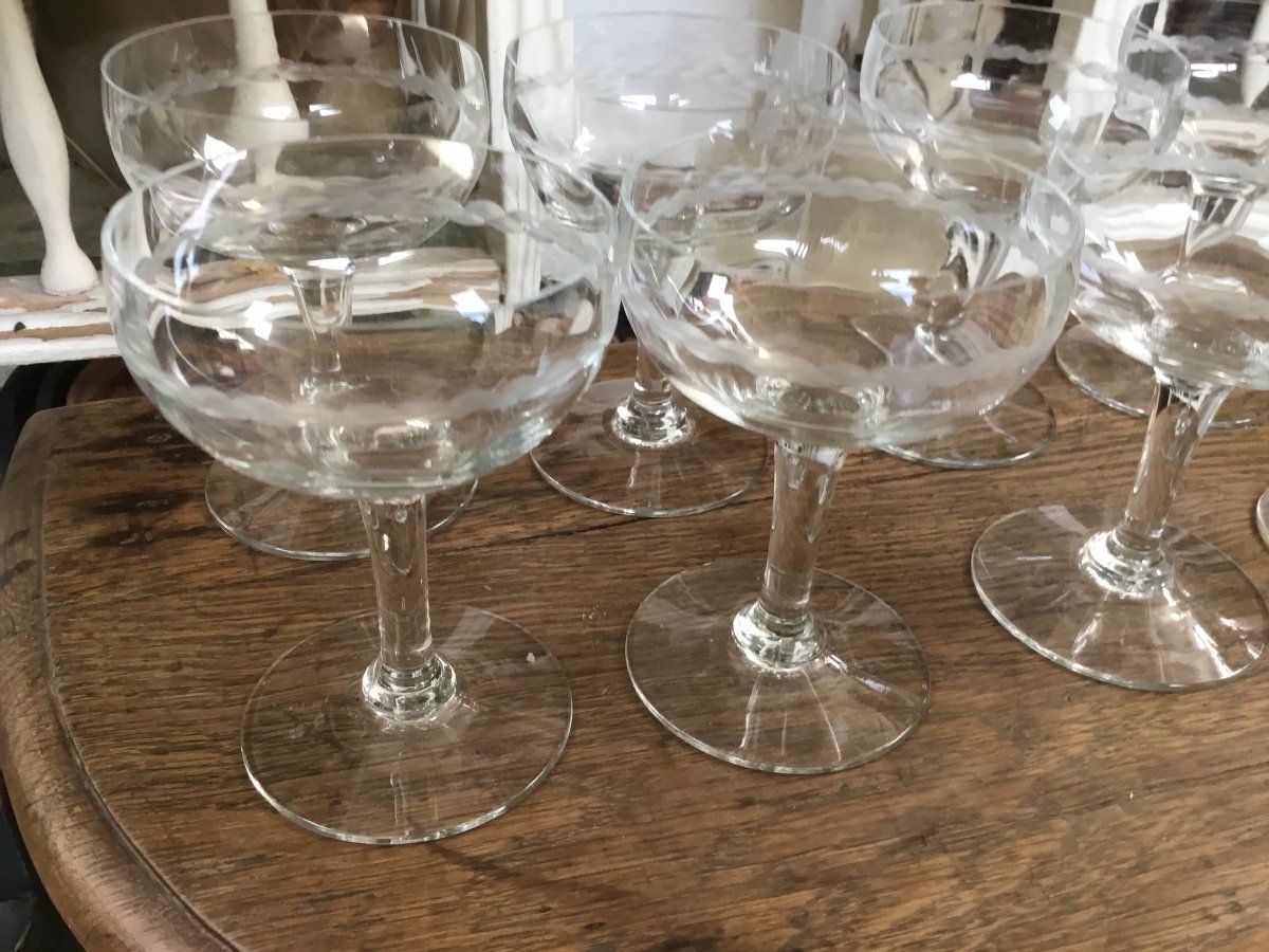 Suite Of Eight Engraved Crystal Champagne Cups-photo-5