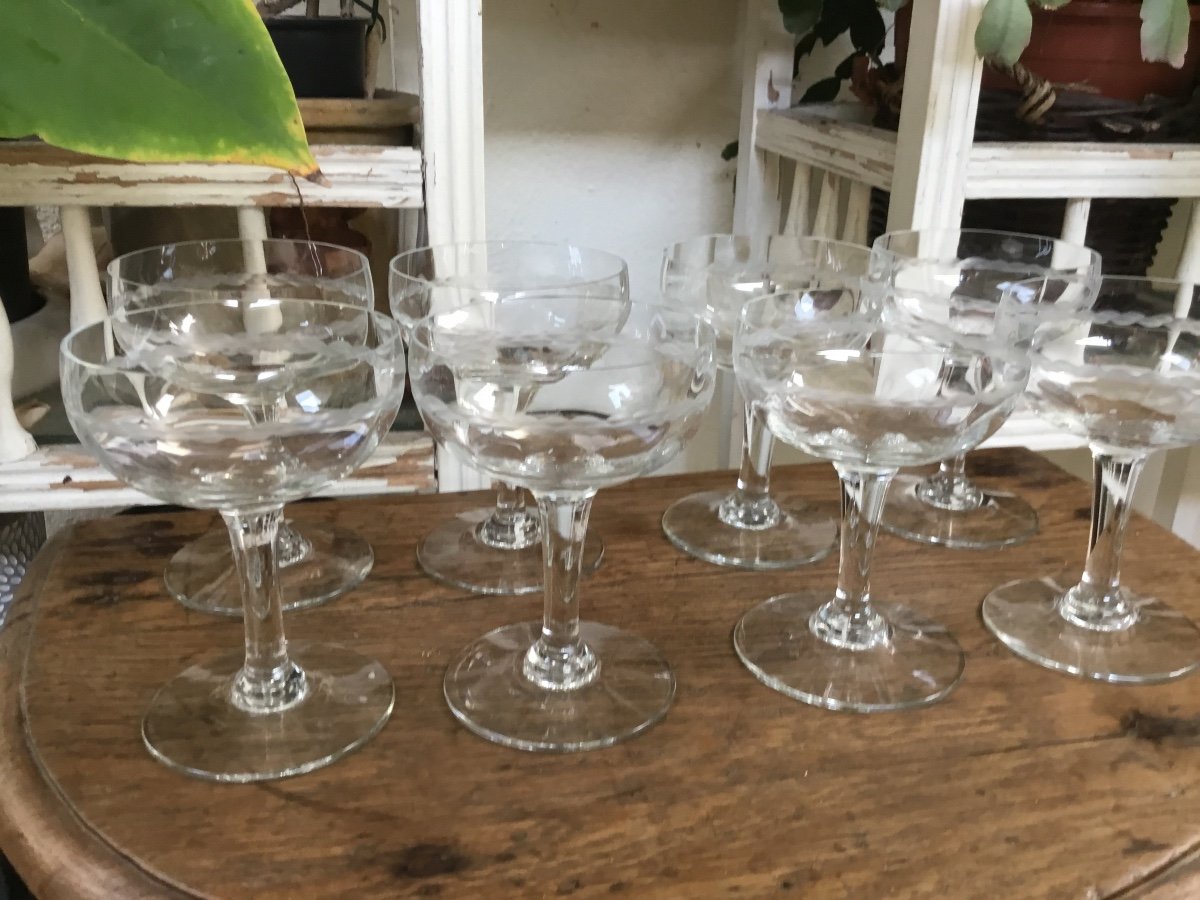 Suite Of Eight Engraved Crystal Champagne Cups-photo-6