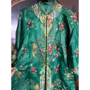 Chinese Indoor Dress In Silk And Embroidery