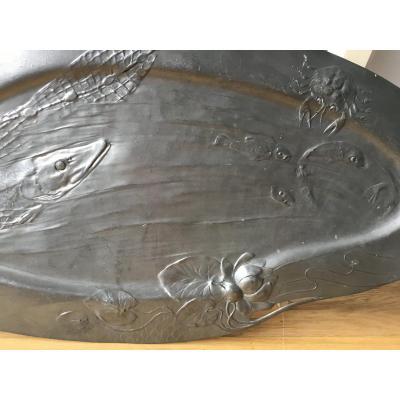 Plat à poissons aux Nénuphars, Art Nouveau En étain 