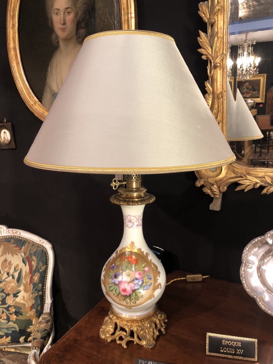 Lampe à Huile En Porcelaine De Paris Décor Floral XIX Eme 