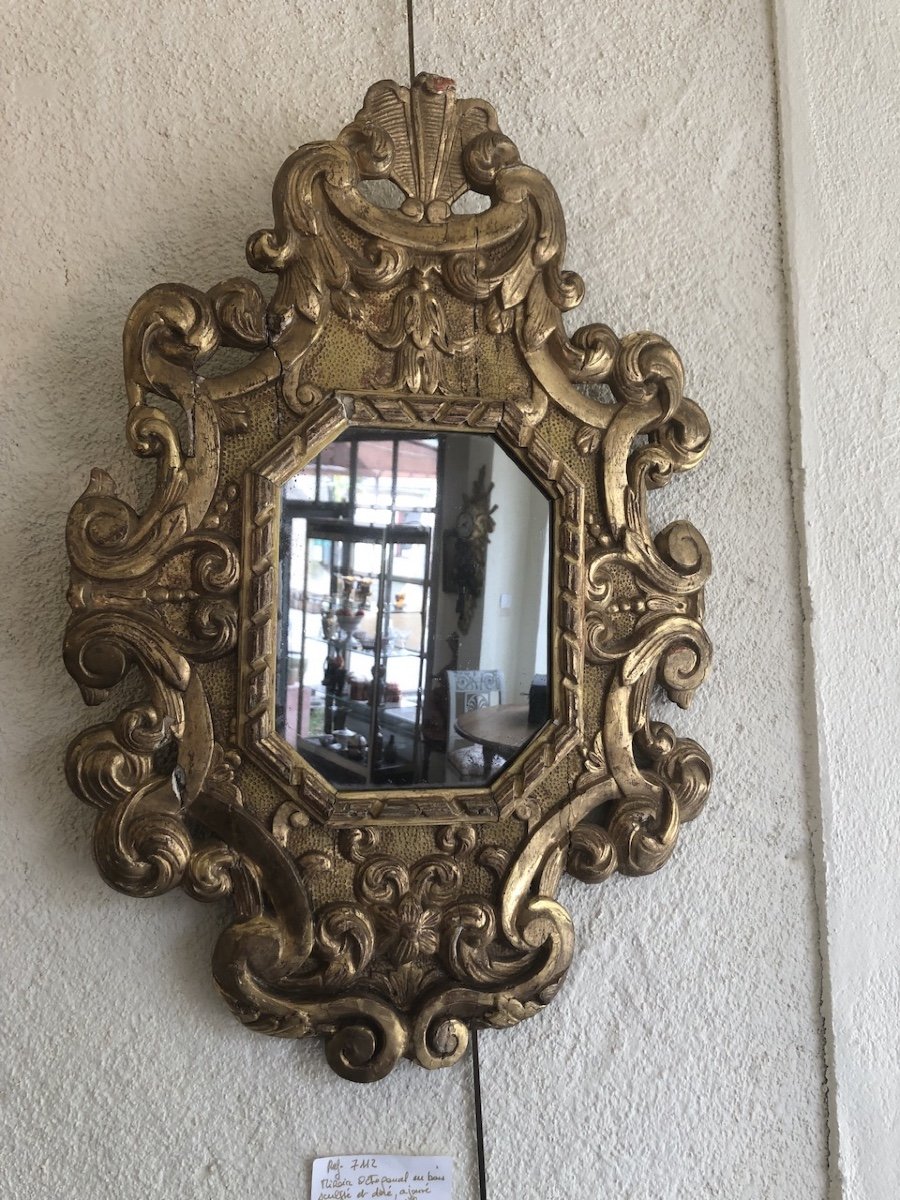 Octagonal Mirror In Carved And Gilded Wood, Italy, 18th Century 