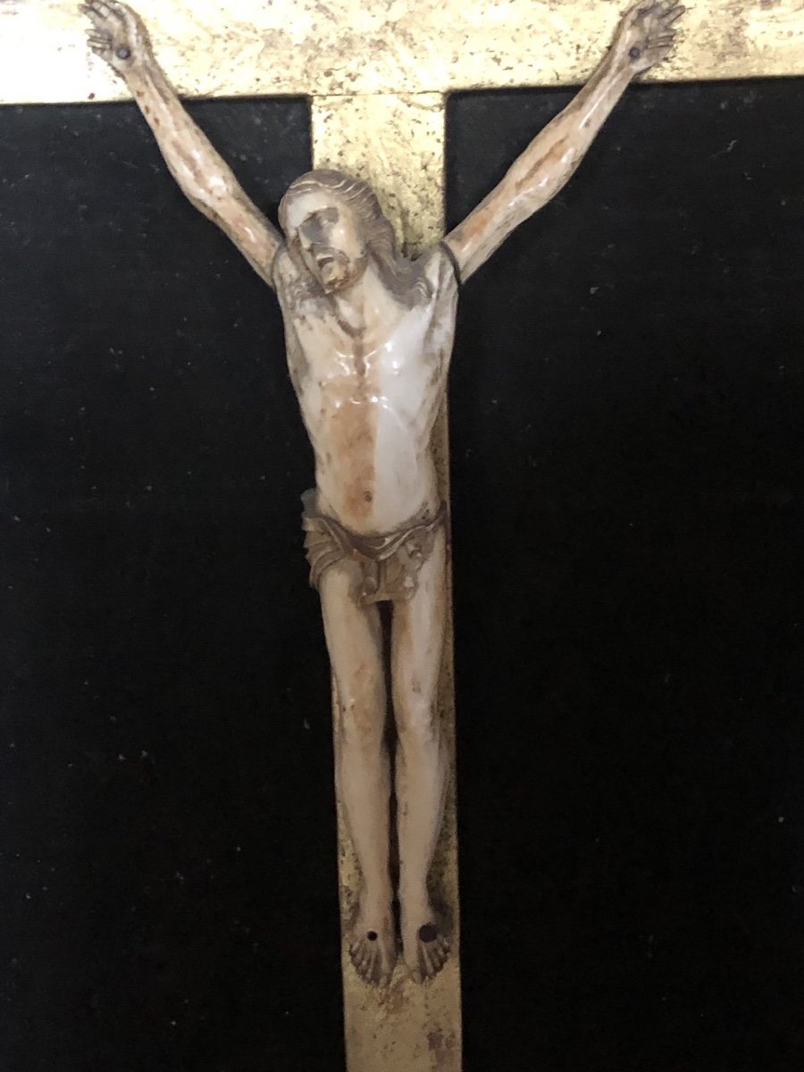 Crucifix - Christ In Ivory In Its Period Frame. Early 18th Century -photo-3