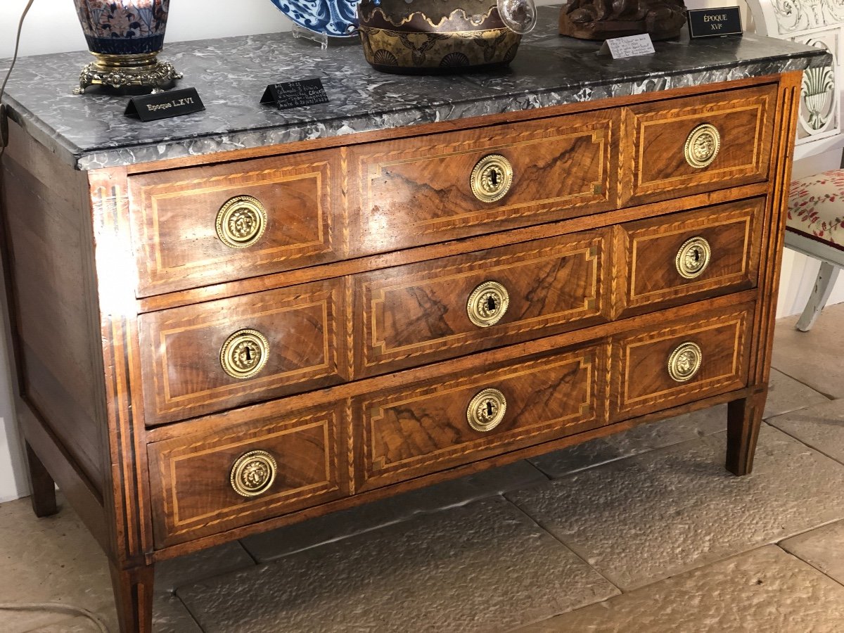 Commode Louis XVI Estampillée Courte , Maître Ebeniste Dijonnais 