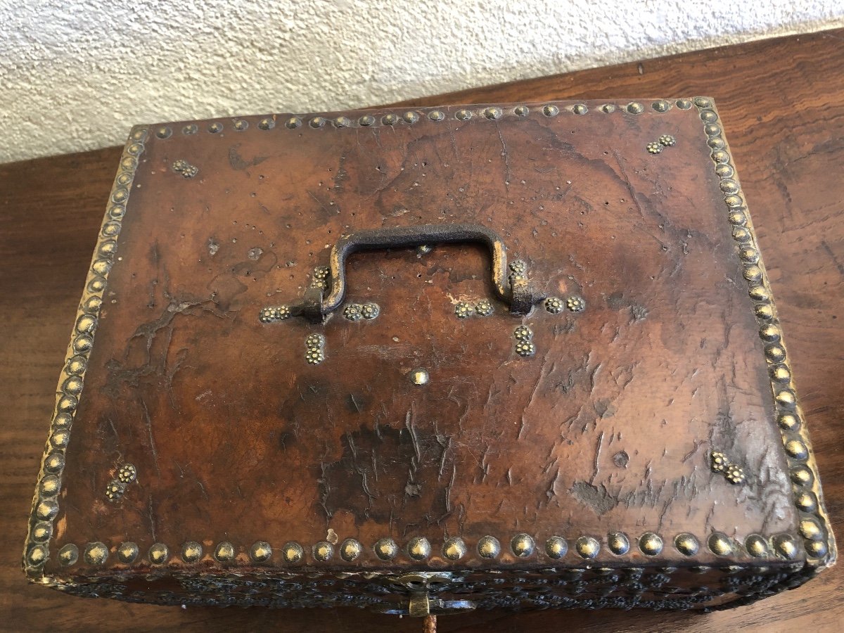 17th Century Leather Covered Wooden Core Box -photo-3