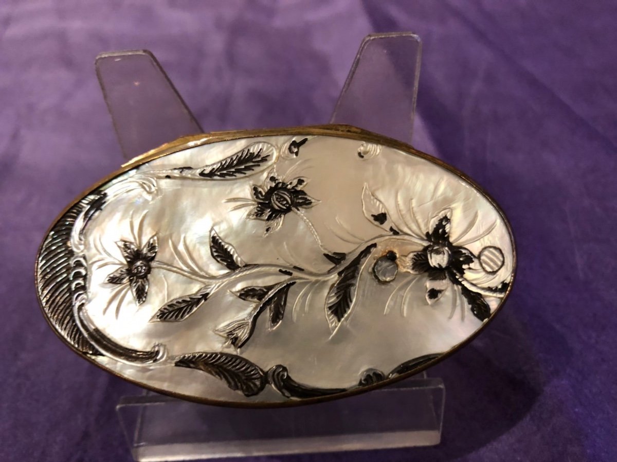 Oval Box In Mother Of Pearl, Pomponne And Silver XVIIIth Century