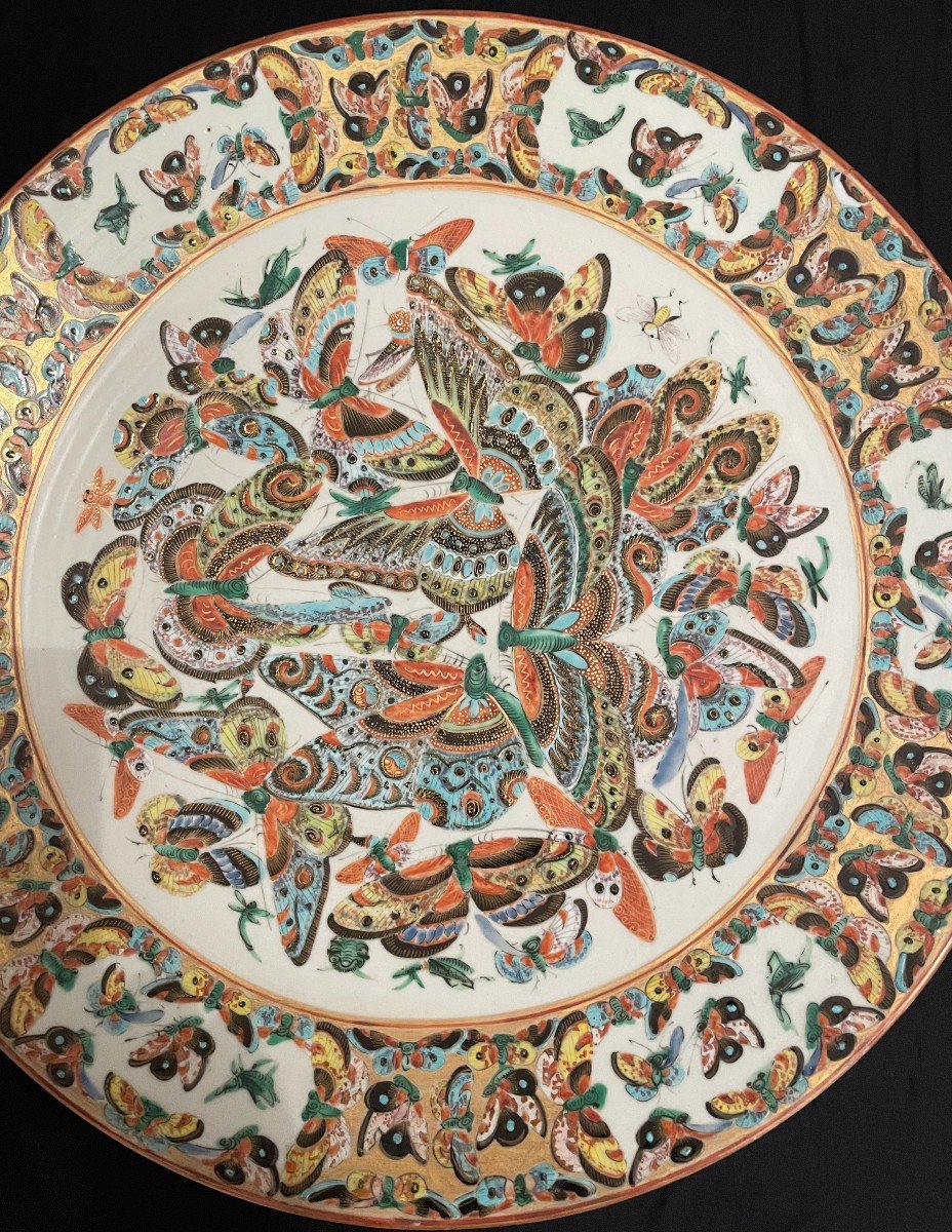 Chine Canton Grand Plat En Porcelaine Aux Papillons Fin XIXème -photo-2